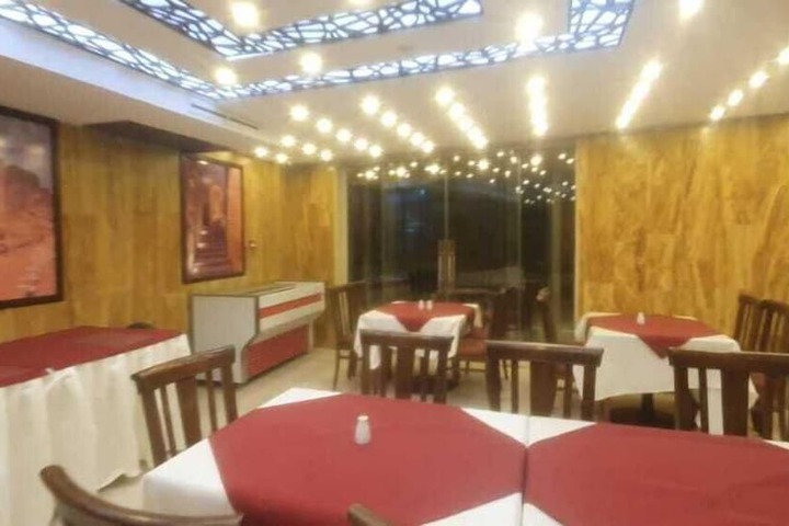 Dining 13 of 19