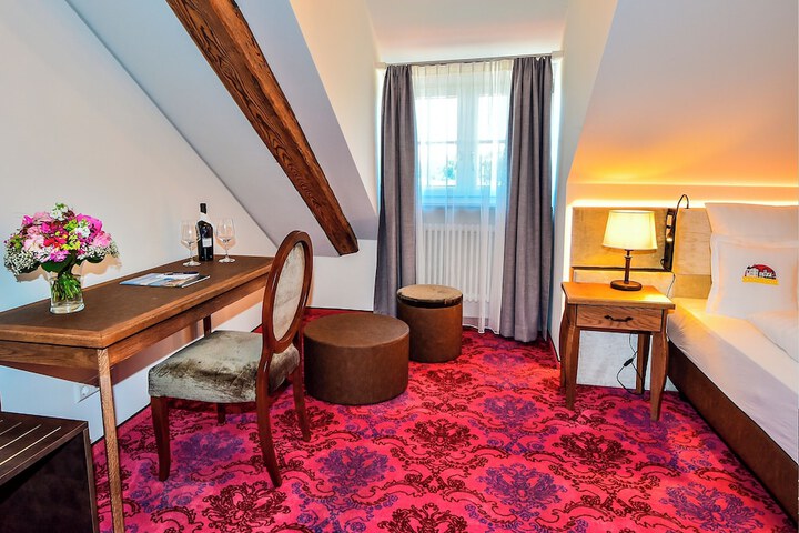 Room 34 of 137