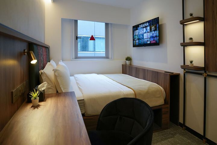 Room 19 of 35