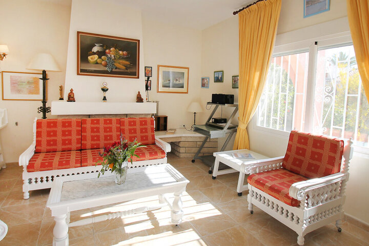 Room 4 of 18