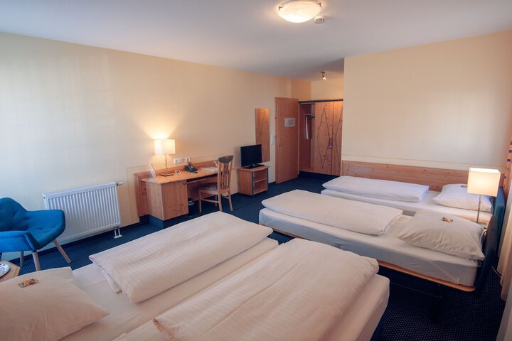 Room 8 of 36