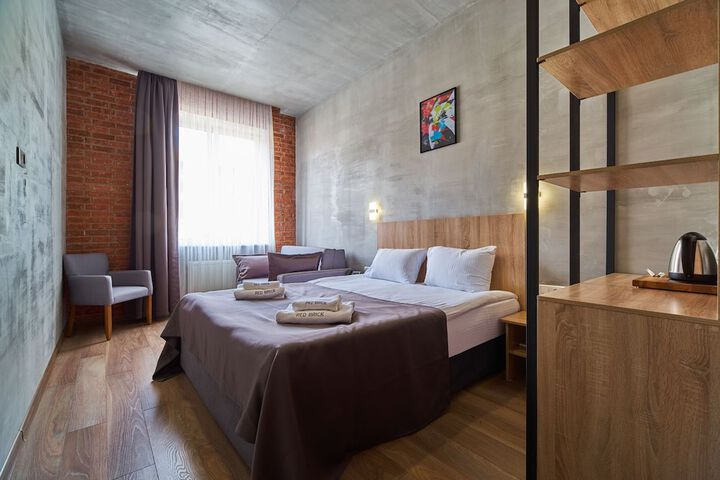Room 4 of 33