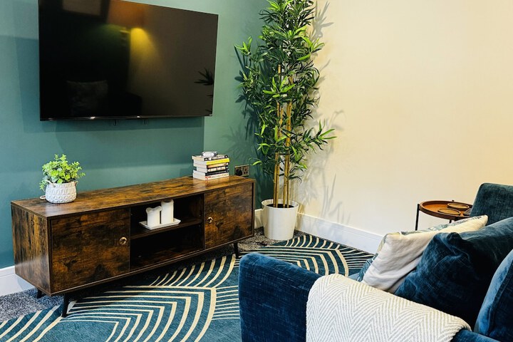 Lounge 13 of 16