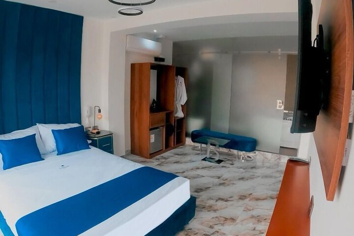 Room 18 of 34