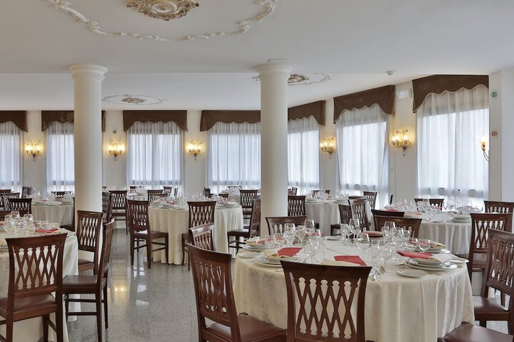 Dining Photos