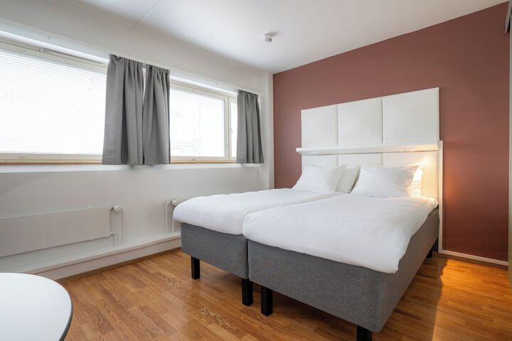 Room 10 of 40