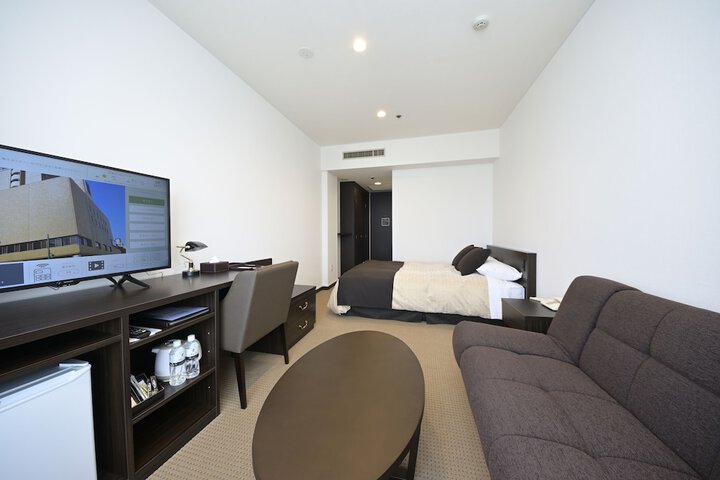 Room 11 of 27