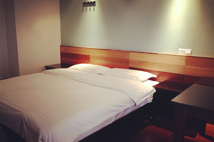 Room 1 of 9