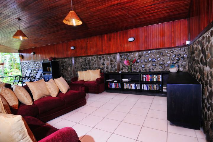 Entrance & Lobby