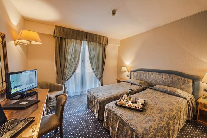 Room 9 of 22