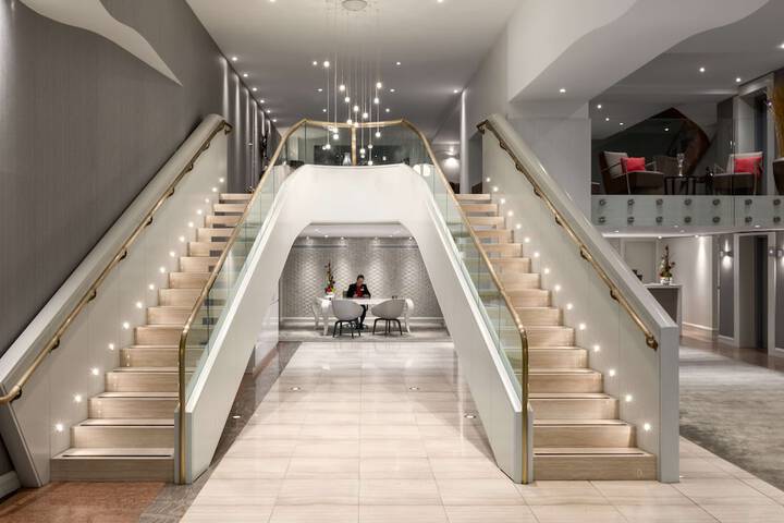 Entrance & Lobby