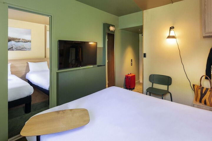 Room 12 of 39
