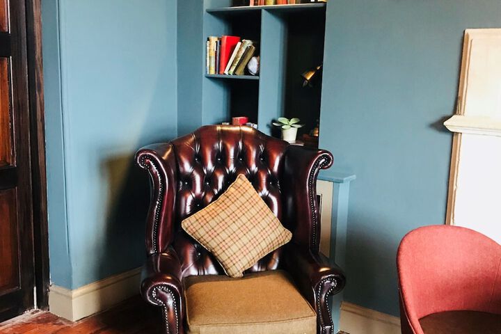 Lounge 36 of 49