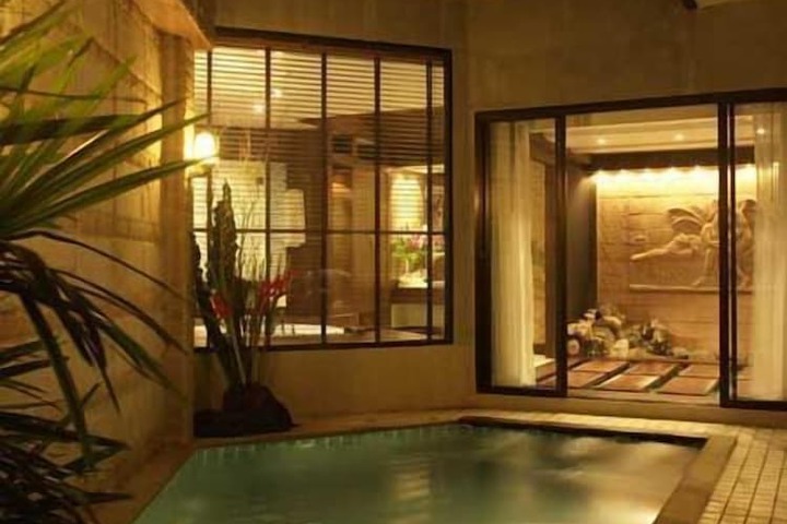 Pool Hotel