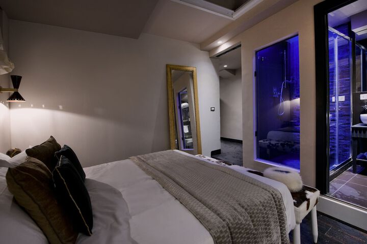 Room 18 of 161