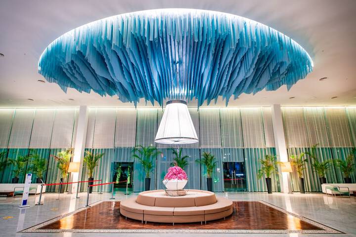 Entrance & Lobby