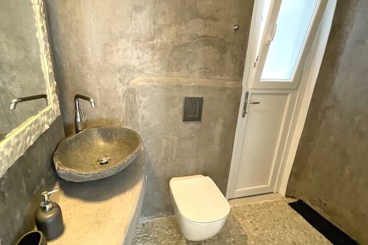 Room 70 of 93