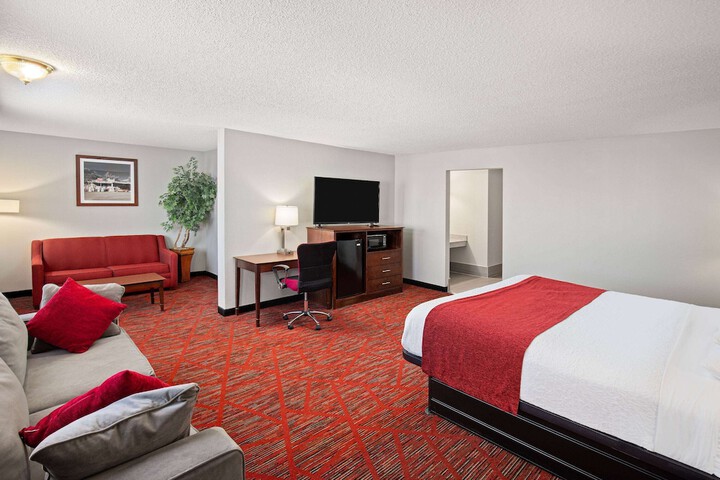 1 King Bed Accessible (6 of 21)