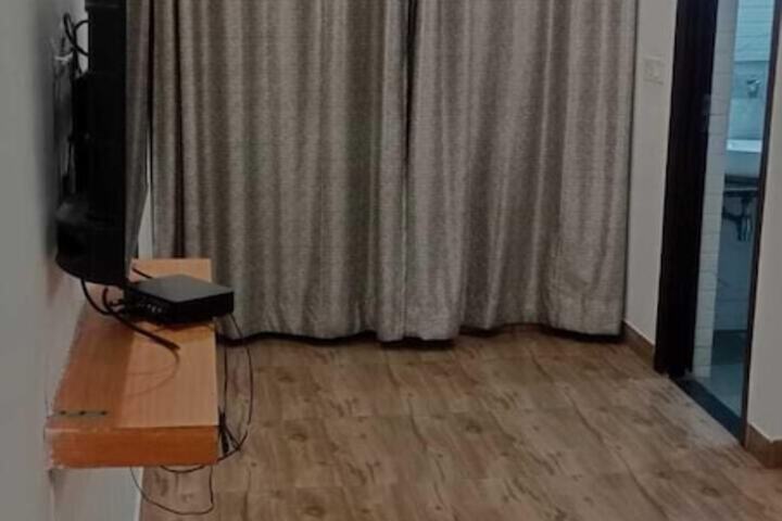 Room 9 of 14