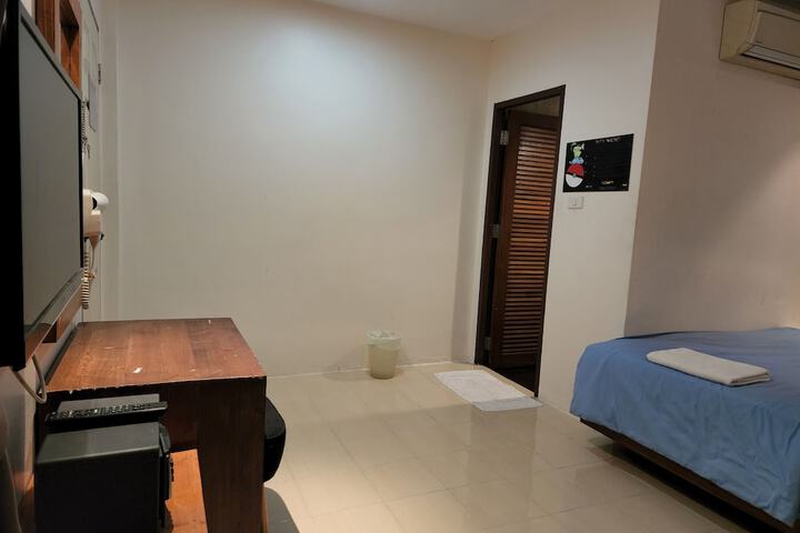 Room 12 of 86