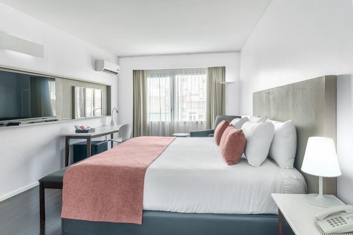 Room 30 of 103