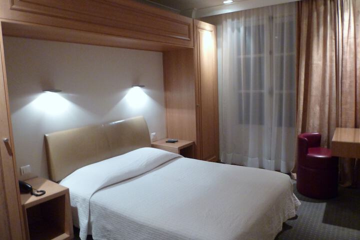 Room 7 of 40