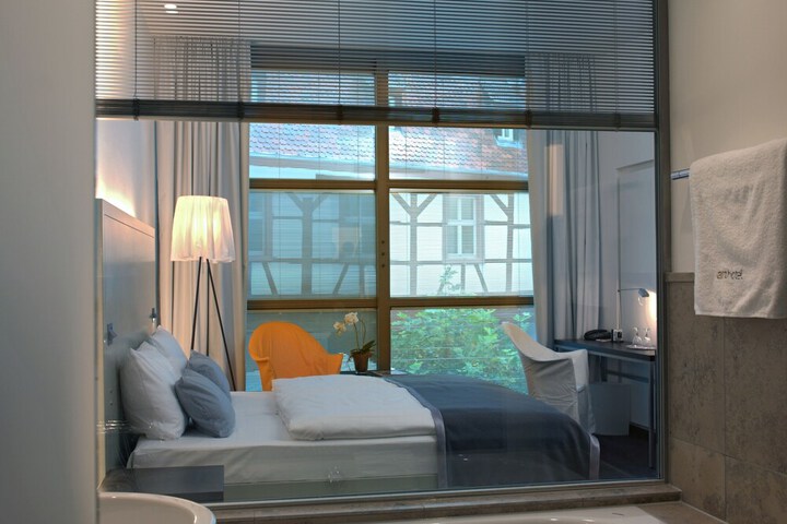 Room 32 of 90
