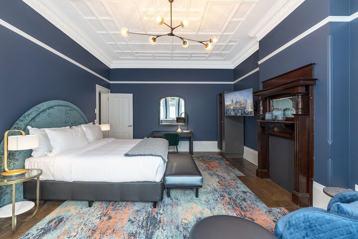 Room 12 of 89