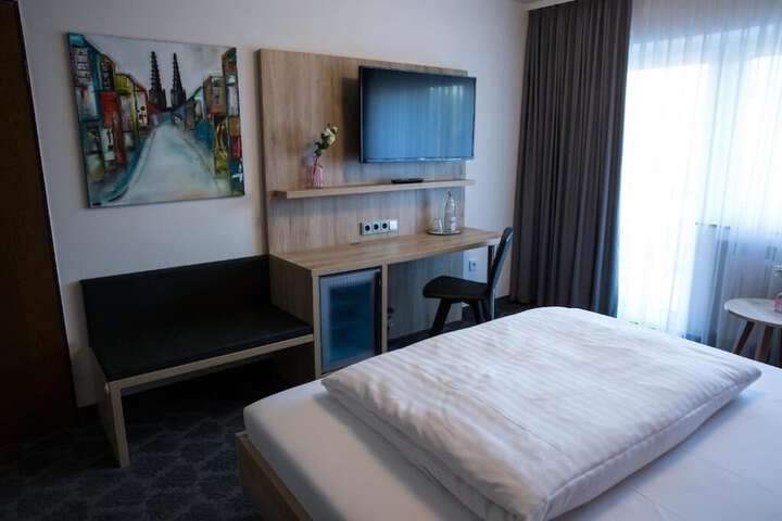 Room 7 of 32