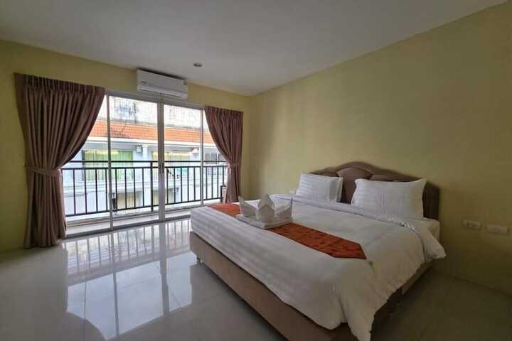 Room 3 of 41