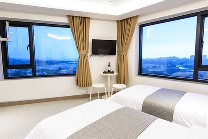 Room 15 of 43