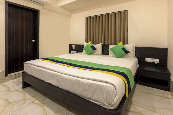 Room 10 of 26