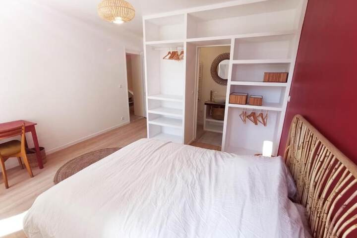 Room 7 of 48