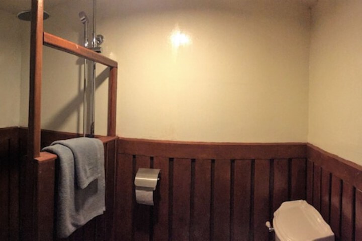 Room 11 of 48