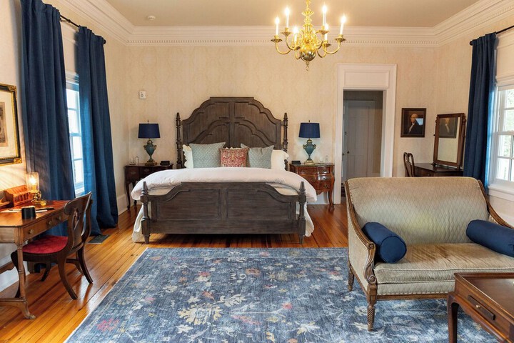 Room 28 of 53
