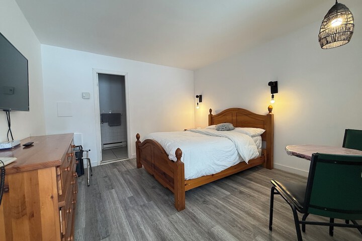 Room 12 of 42