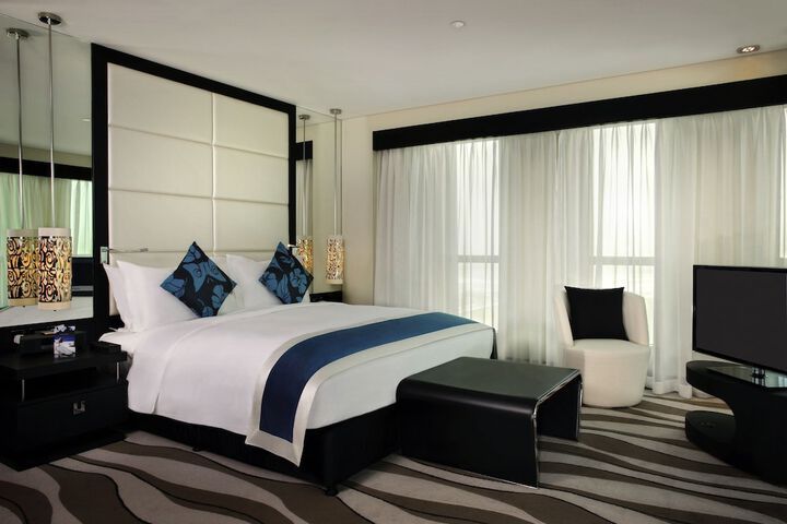 Room 3 of 173