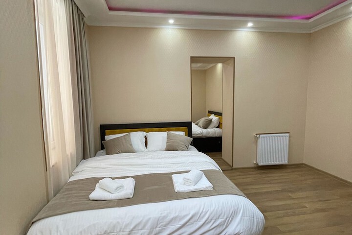 Room 4 of 27