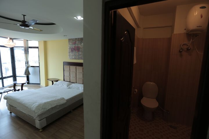 Room 17 of 65