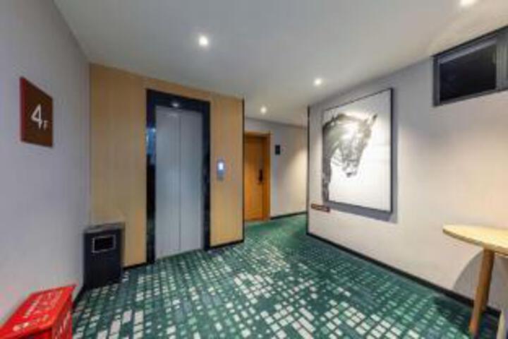 Courtyard by Marriott (Hainan College of Commerce and Industry Provincial Museum Store)