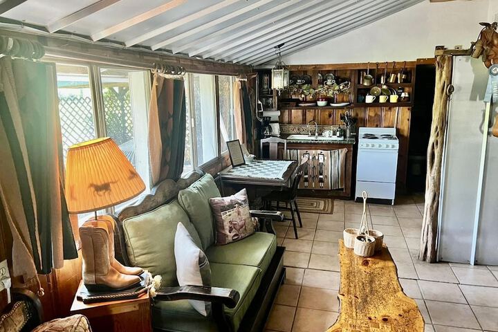 Room 27 of 60