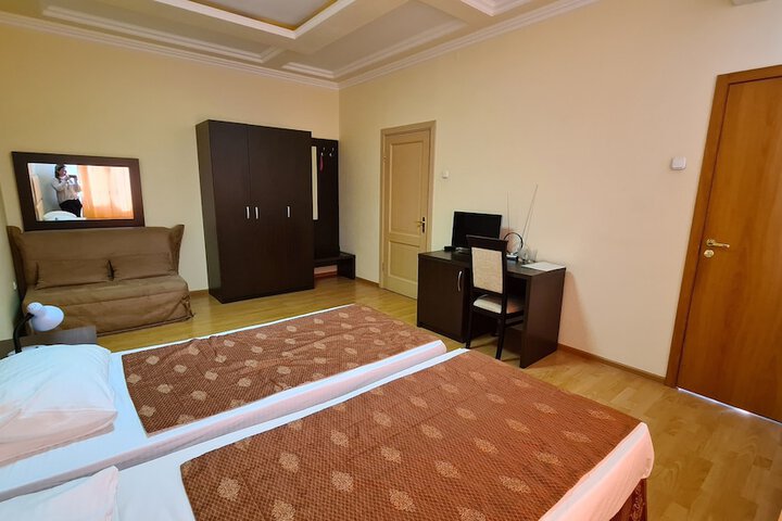 Room 10 of 66