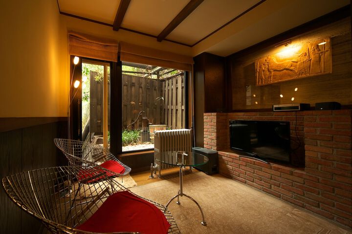 Room 4 of 48
