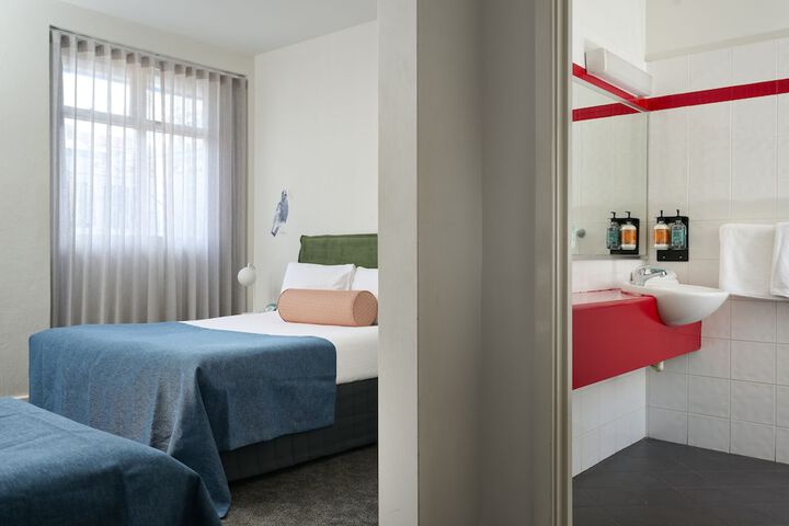 Room 11 of 27