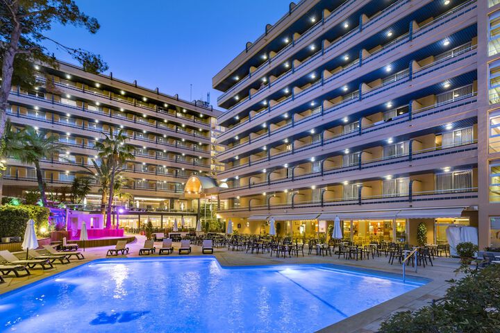 Hotel with Pool