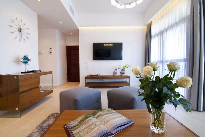 Room 105 of 272