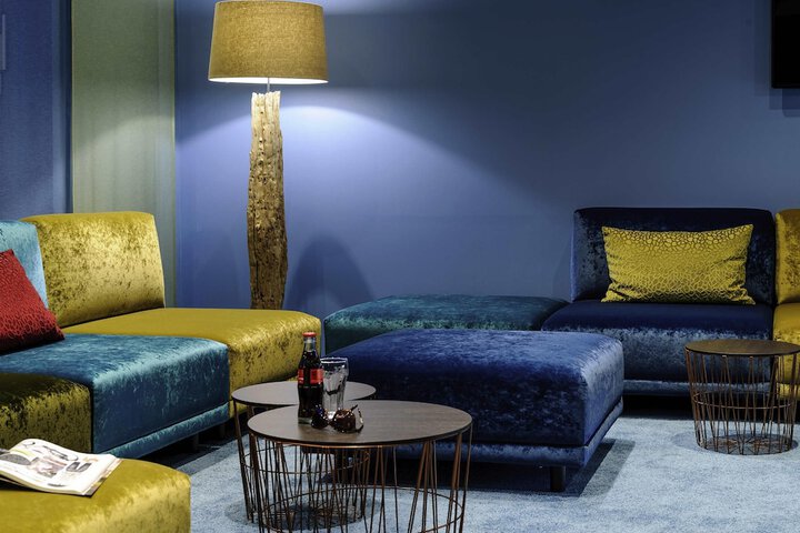 Lounge 21 of 29