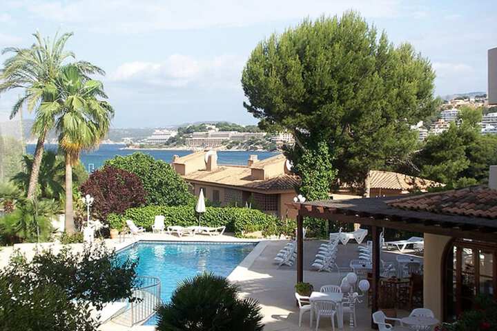 Hotel Pool