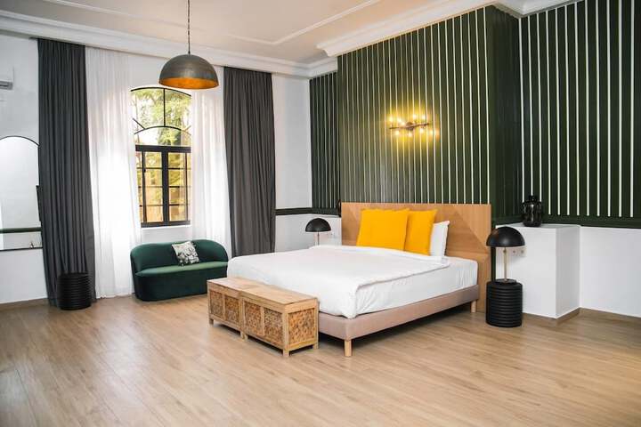 Room 9 of 53