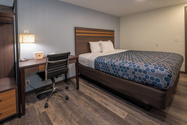 Room 33 of 43